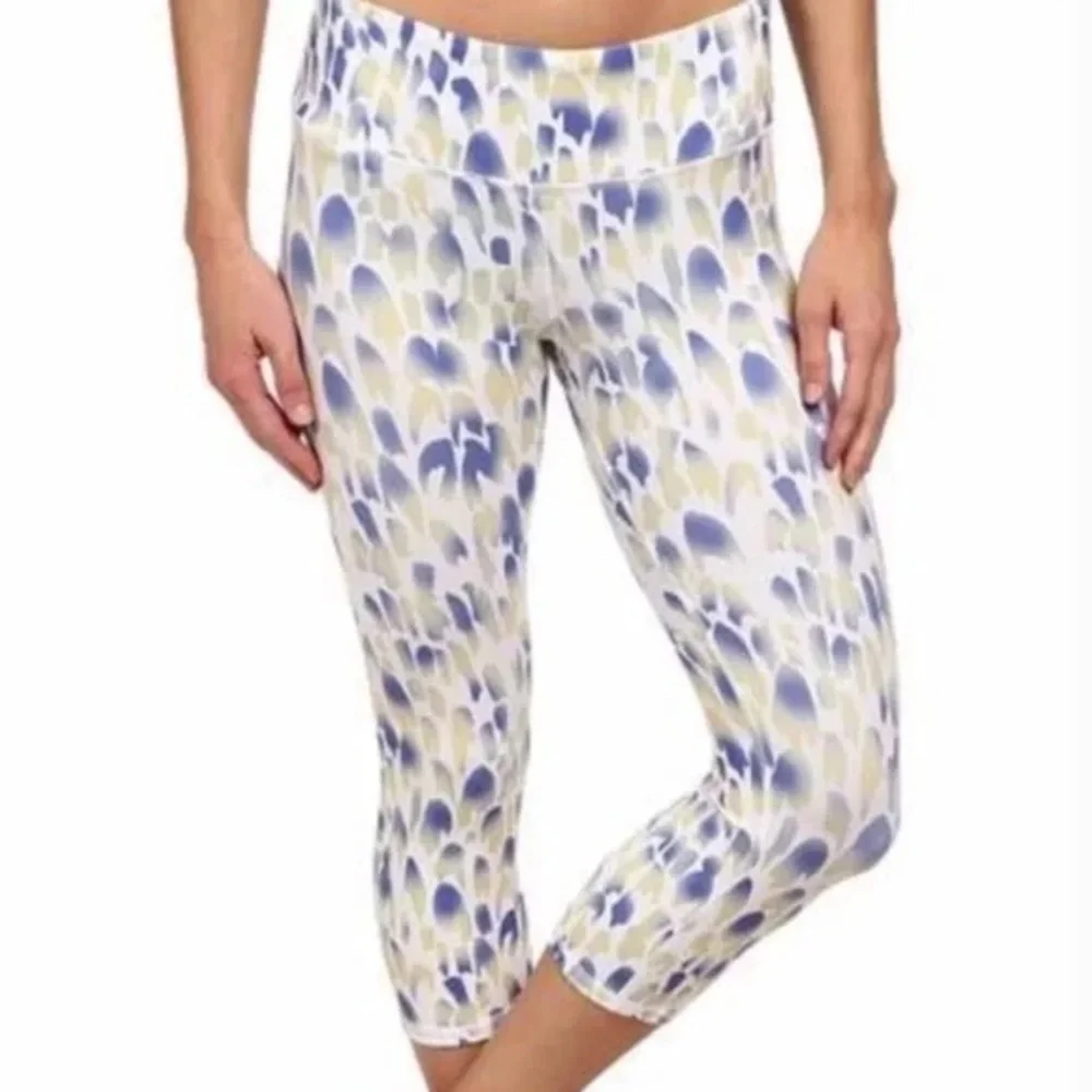ALO Yoga Blue and Cream Patterned Capris